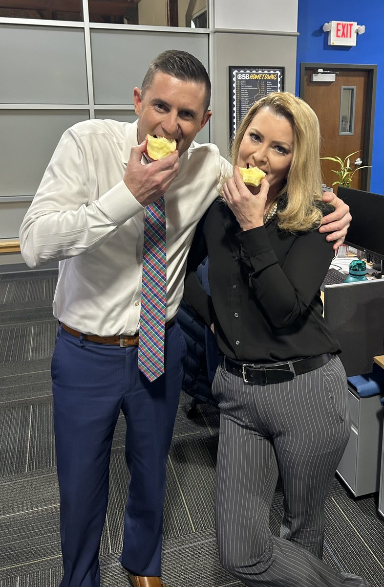 Anchors that “apple” together, stay together! @NewsNatalie @CBS58