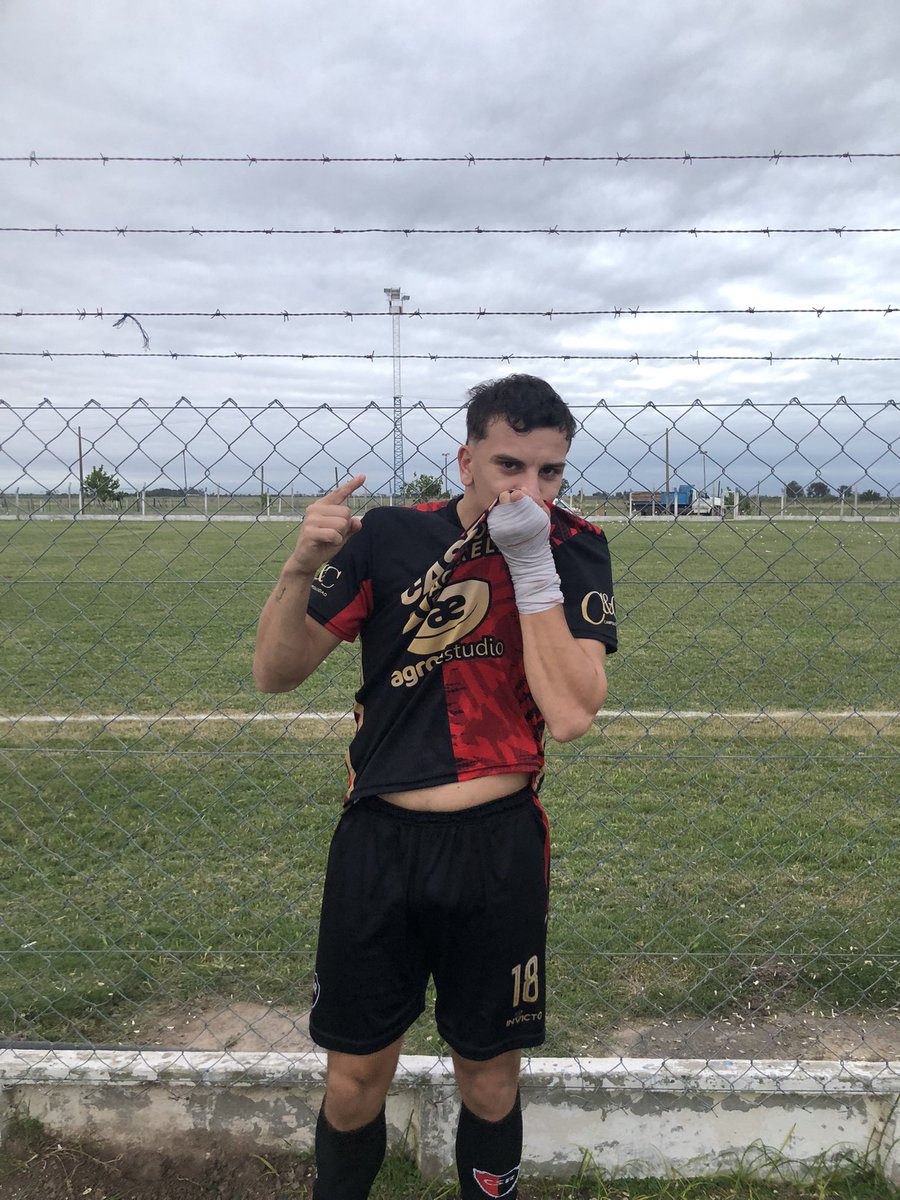 camilomorgada's tweet photo. Salud campeón SIEMPRE ROCA ❤️🖤❤️🖤 https://t.co/SLRNhAQaIq