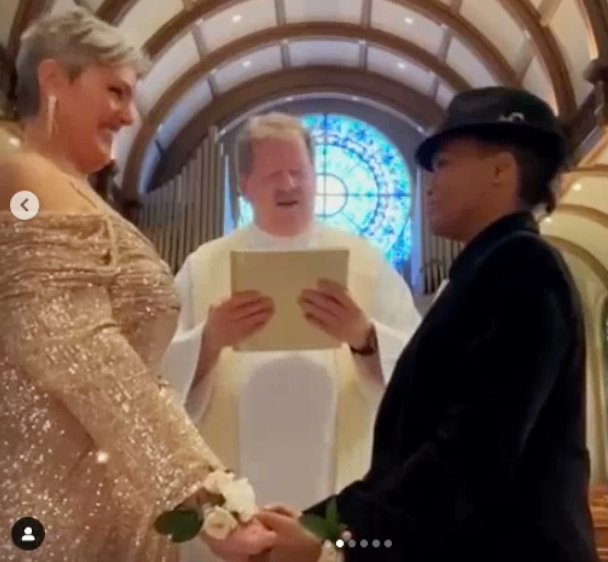 Novus Ordo Pastor Officiates Lesbian Pseudo-Wedding: Exchange of Vows plus Blessing! - novusordowatch.org/2024/05/chicag… Video footage shows Rev. Joseph S. Williams at St. Vincent's in Chicago. #catholictwitter #catholicchurch #christian #catholic #popefrancis #fiduciasupplicans