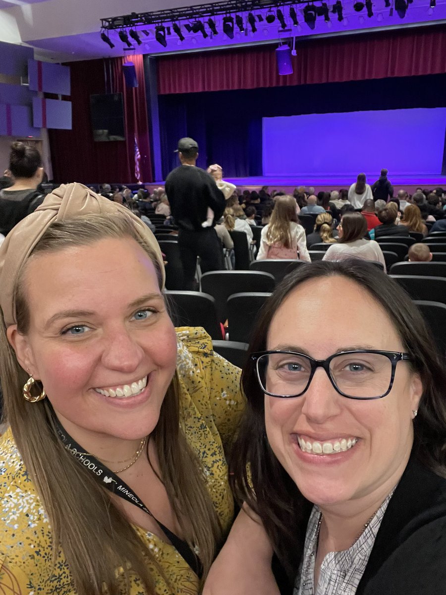 Thrilled to be with @MsTrojanowski at the district Dance Showcase! #MineolaProud @mineolahs @MineolaMS