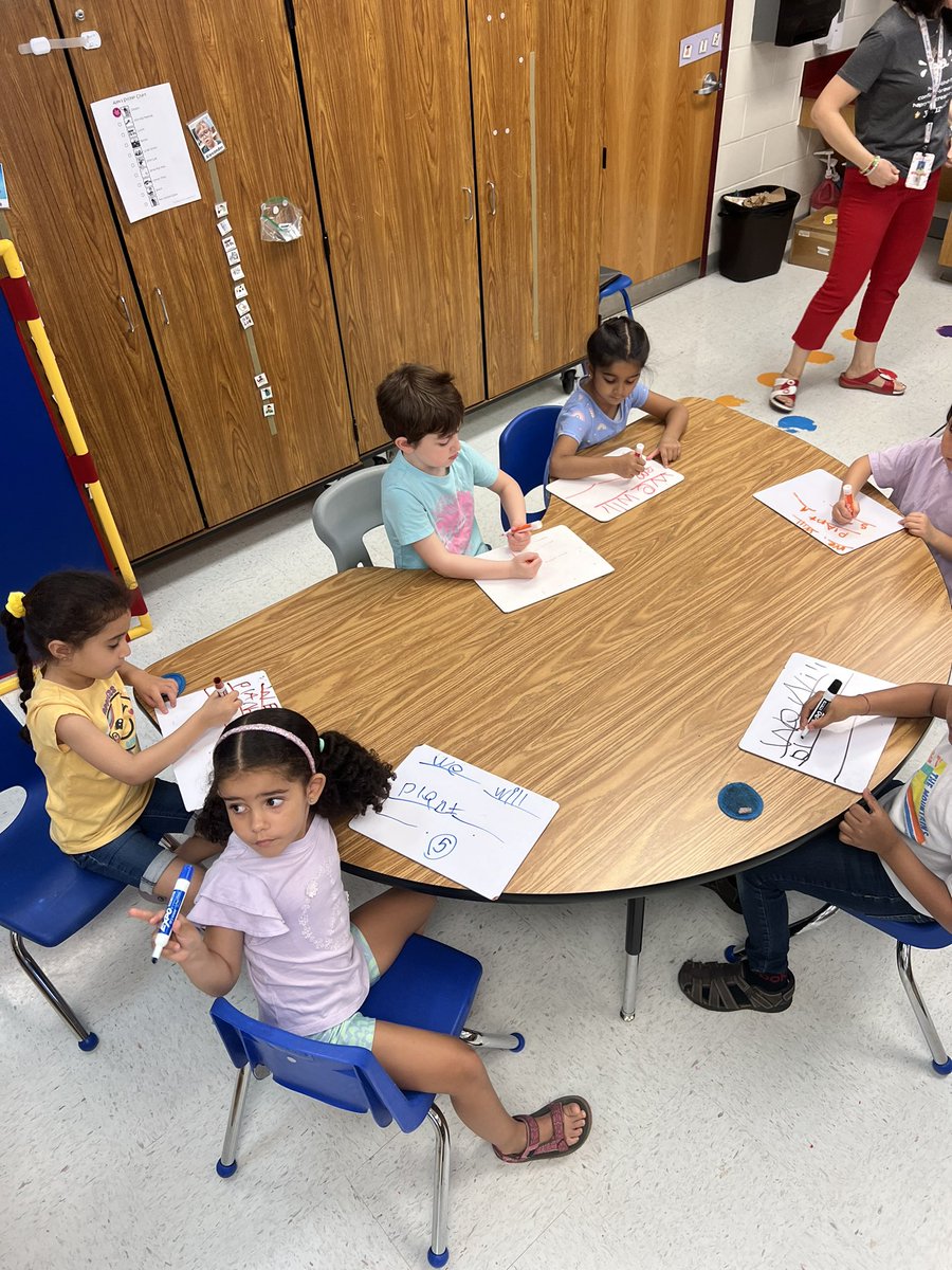 Our preschoolers love copying the message of the day during morning meeting 📝 #LRelem