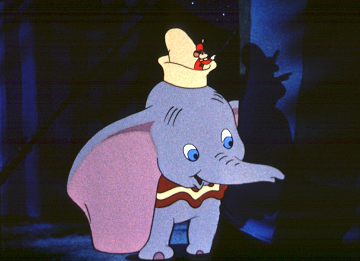 DO YOU REMEMBER!👵👨‍🦳 Can you name this famous Disney elephant ?🐘🤔
