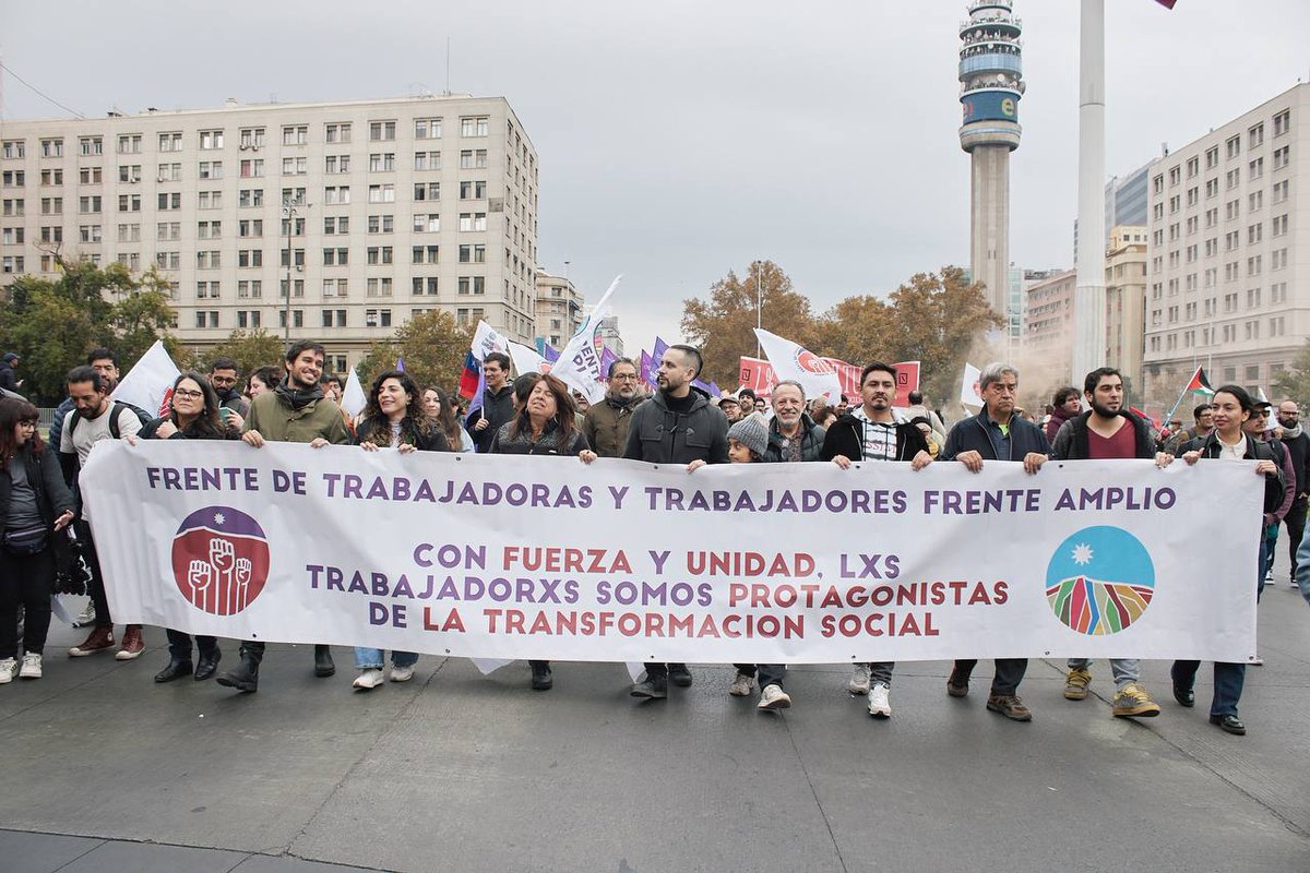 ¡Arriba las y los trabajadores de Chile! 🇨🇱Marchamos como Frente de Trabajadoras y Trabajadores del Frente Amplio en este Día Internacional de las y los Trabajadores. Con fuerza y unidad, seguiremos impulsando las transformaciones sociales, empezando por la #ReformadePensiones