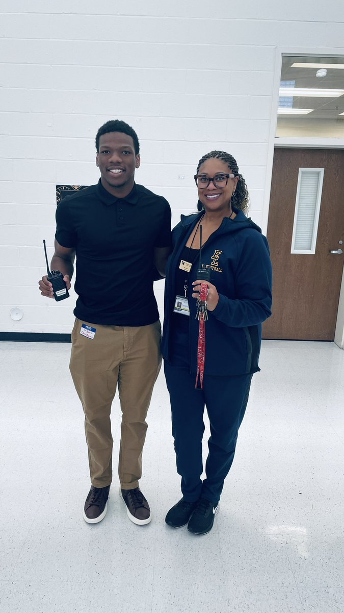 I could not let the day go by without acknowledging our Diva In Charge at #ELHS for National Principal Day💛💙 
#ShesAKeeper
#SocialStudies♥️Dr.Jones
#Swim♥️Dr.Jones