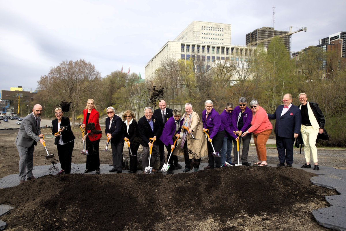 Today, marks the groundbreaking of the #2SLGBTQI+ National Monument in Ottawa, a crossroads of education, commemoration and inspiration.

This place will symbolize a commitment to a Canada united by diversity and equality.

canada.ca/fr/patrimoine-…