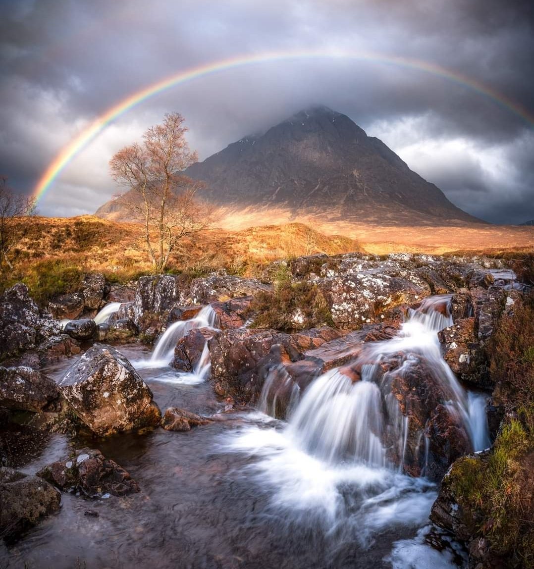 Glencoe Scotland capturing rainbows over beautiful waterfalls. 🏴󠁧󠁢󠁳󠁣󠁴󠁿 💙 🌈 🗻 🌊