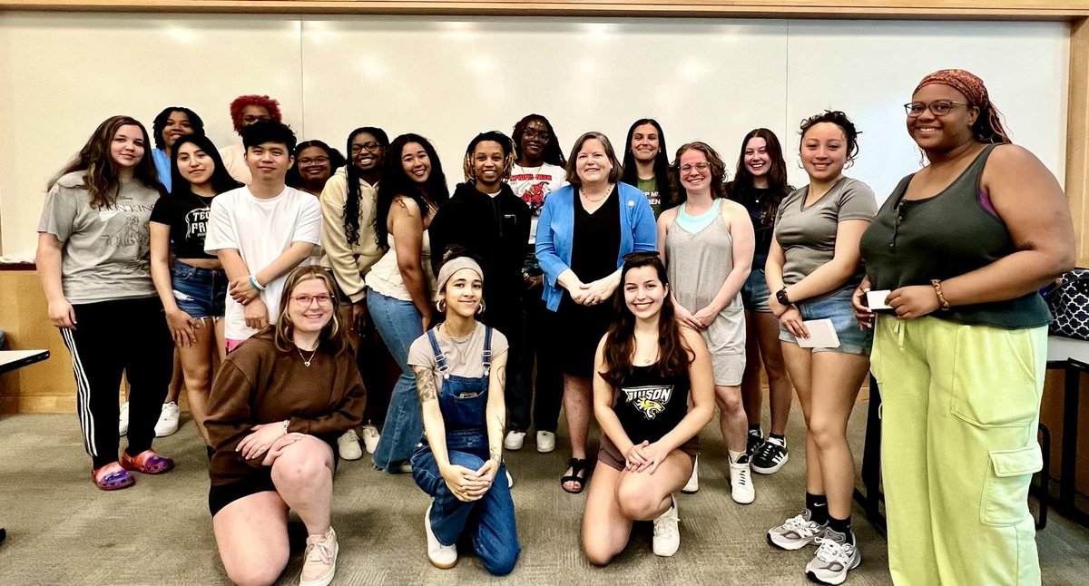 Many thanks to my constituent and @TowsonU    professor Dr. Elizabeth Clifford for inviting me to speak to her Sociology 341 class, 'Class, Status, and Power.”

They are an incredibly engaged and insightful group of students. The whole experience was incredibly energizing!