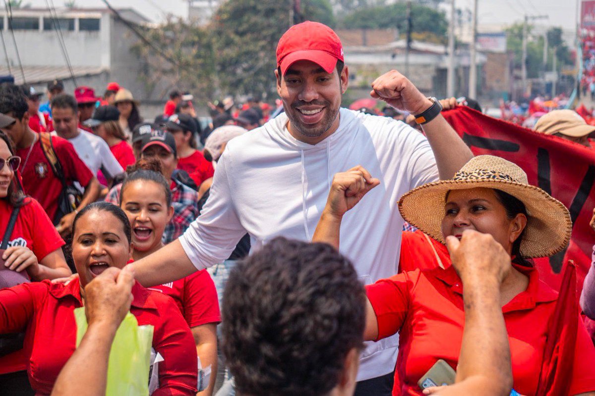 Día del Trabajador 1 de Mayo!! El pueblo cada día se hace más fuerte!! ✊🏼 La refundación avanza firme con la pdta @XiomaraCastroZ!