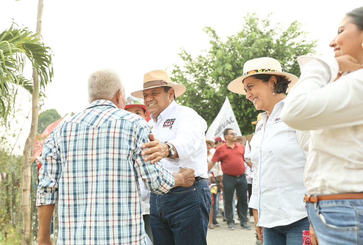 Esta tarde visitamos el Ejido Felipe Carrillo Puerto, de Cunduacán, donde realizamos otra caminata y visitamos casas. Agradezco el recibimiento y el cariño. El calor estaba fuerte, pero nada detiene la transformación. ¡Seguimos bien y de buenas!