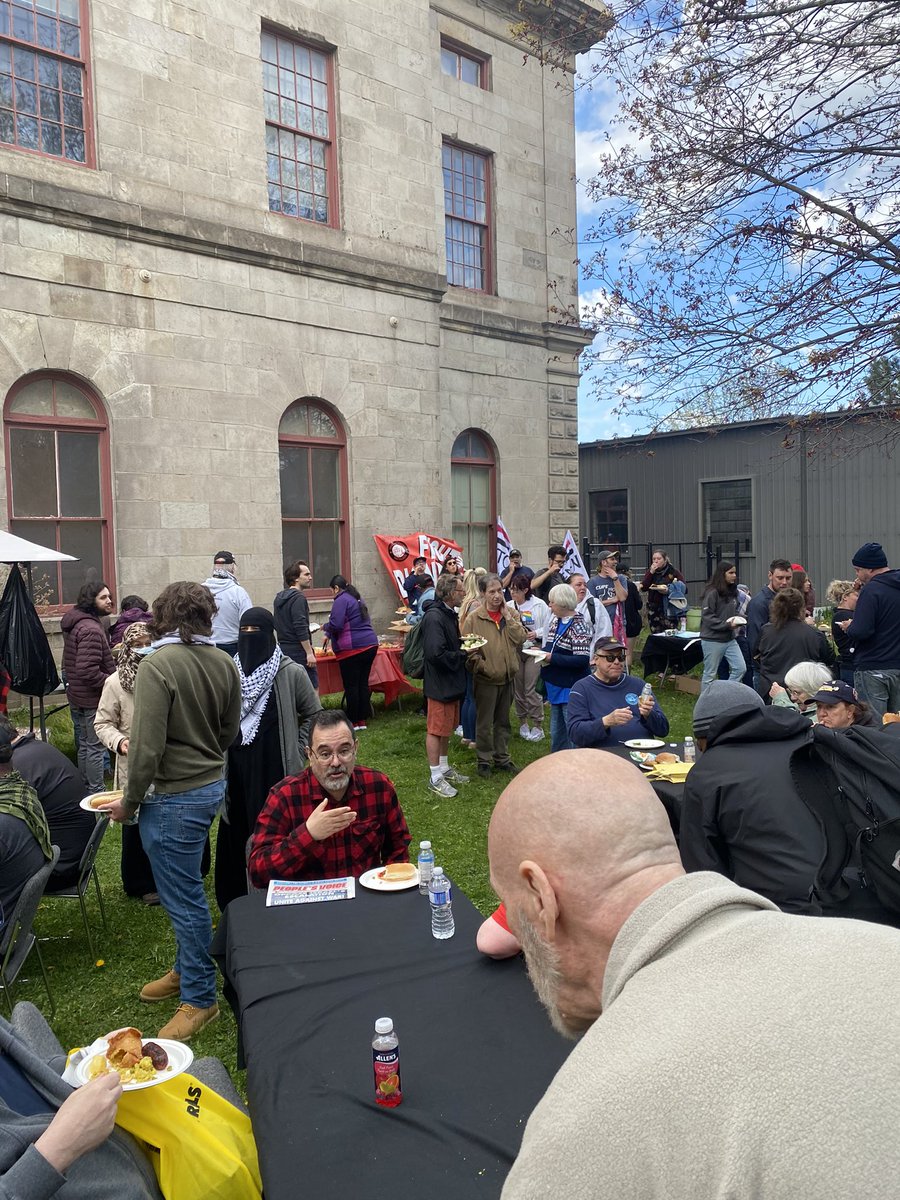 Wonderful #MayDay BBQ by @hamiltonlabour. As we celebrate the victories won by those who came before us, let's also stand in solidarity with those still fighting for fair wages, safe working conditions, and dignity on the job. #HamOnt