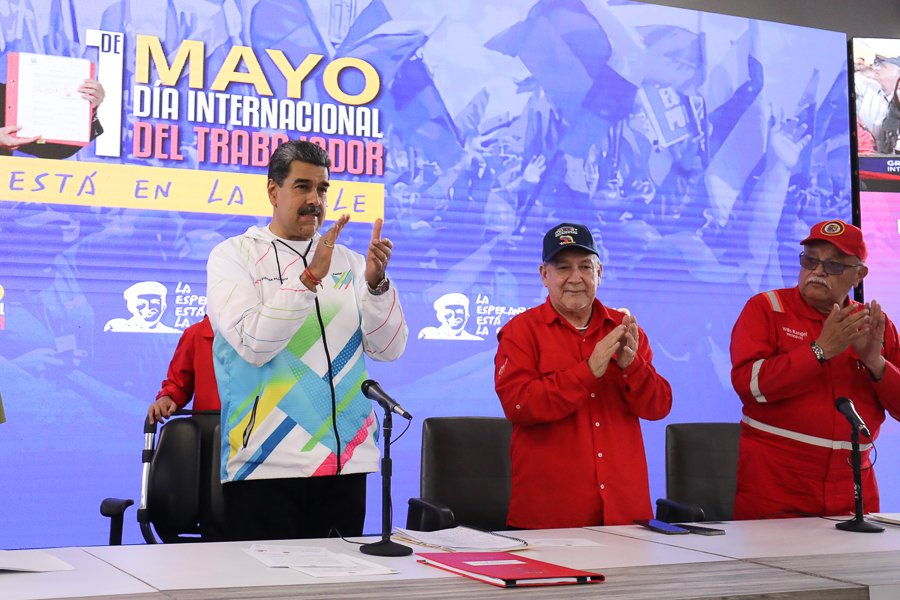 #01May || Presidente @NicolasMaduro instruye al ministro @AlexisJCorredor fortalecer distribución del CLAP para la clase trabajadora. “Proteger la alimentación de la familia venezolana, de la clase obrera en la casa y en el centro de trabajo”. #MayoDeTransformacion