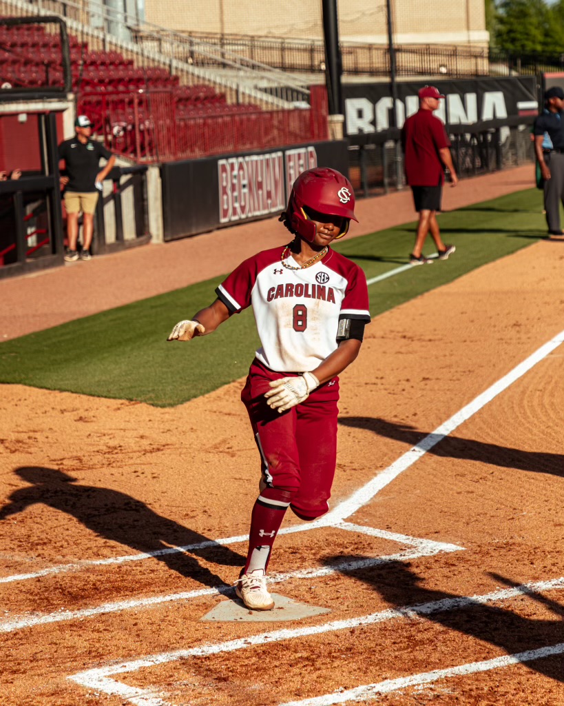 E6 I To the seventh we go here in Columbia holding a five-run lead. 🐔 5 | 0 #Gamecocks🤙