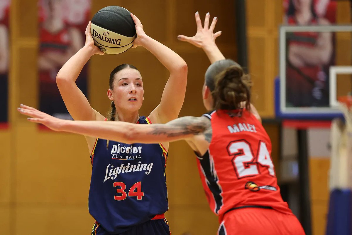 FEATURE | Issie Bourne quietly put together the best rookie season in recent history. Why is there no award to recognise it? @WillCrouch9 with the story: bit.ly/3JIPiu0 #AussieHoops #WNBL