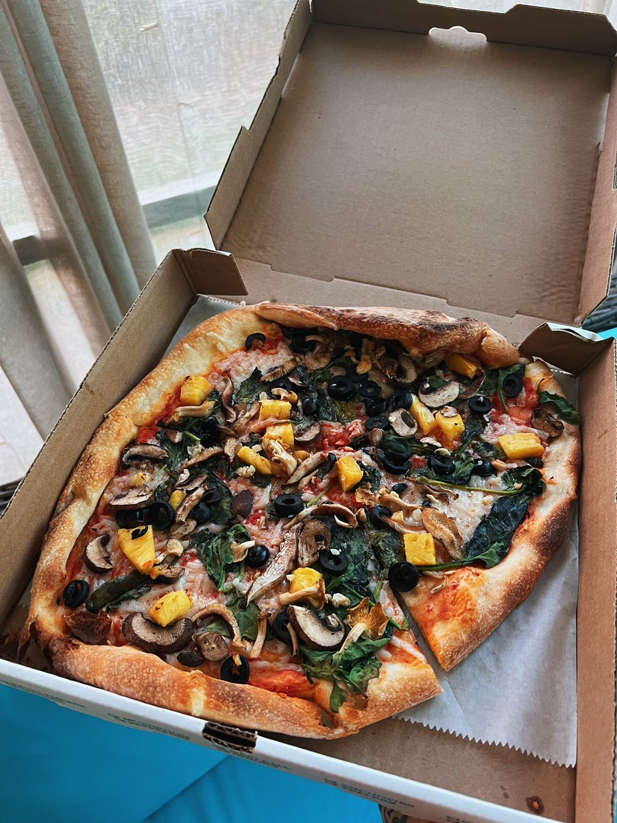 place near my mom’s started doing vegan !!! pizza and while it’s not groundbreaking it’s nice to be able to get some takeout