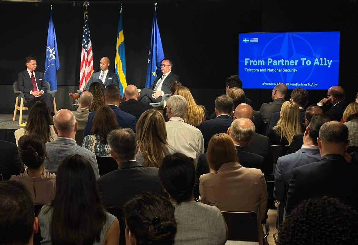 Safe, secure and reliable communications are crucial to all aspect of national prosperity and stability. Ahead of the first cyber dialogue between 🇸🇪 & 🇺🇸 tomorrow, it was a pleasure to host a conversation on the intersection of telecom and national security. #FromPartnerToAlly