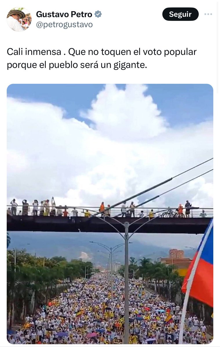 Petro, 1. No es Cali, es Medellín. 2. Es de nuestra marcha del 21 de abril. ¡Farsante!