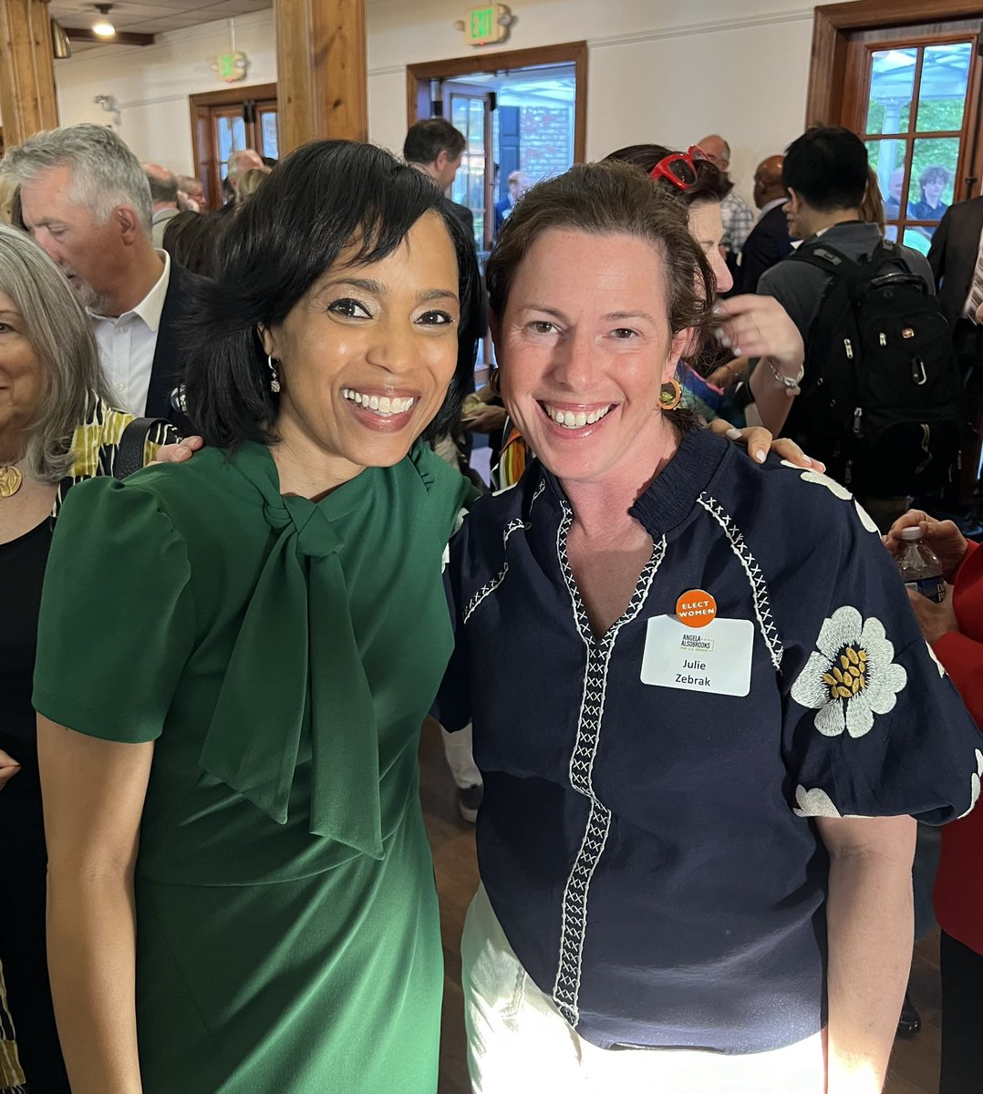 Maryland friends I’m delighted to spend the evening celebrating Democratic candidate for U.S. Senate Angela @AlsobrooksForMD. She is our woman for the primary and she’s going to beat Larry Hogan in the general. You know who’s also here? /1