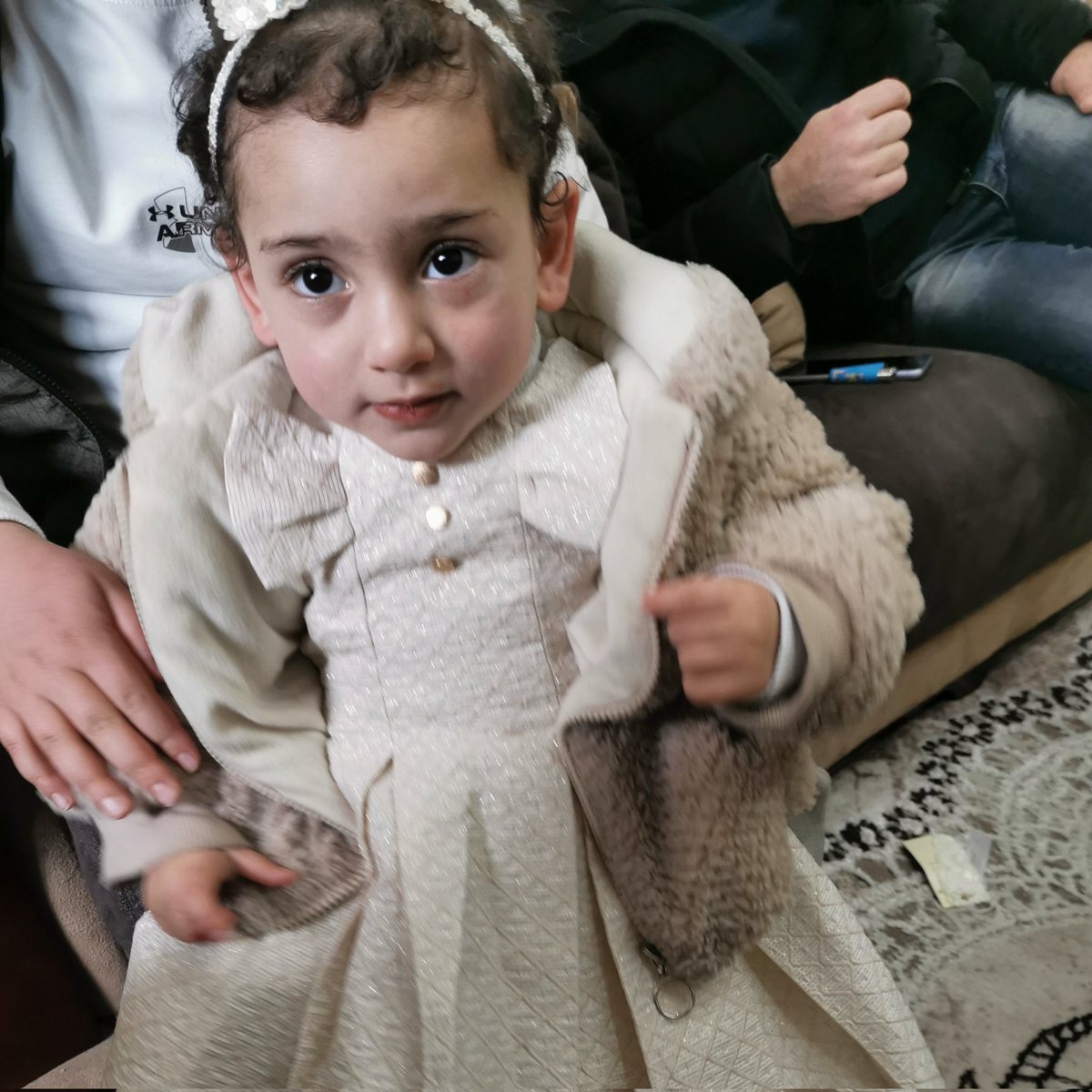 Maria is a two-year-old Palestinian girl from the Gaza Strip. Her parents were killed in the current war. The humanitarian and health situation in the Gaza Strip is extremely catastrophic. There is a real famine,  paypal.com/pools/c/944Kvf…
#peoplehelpingpeople
