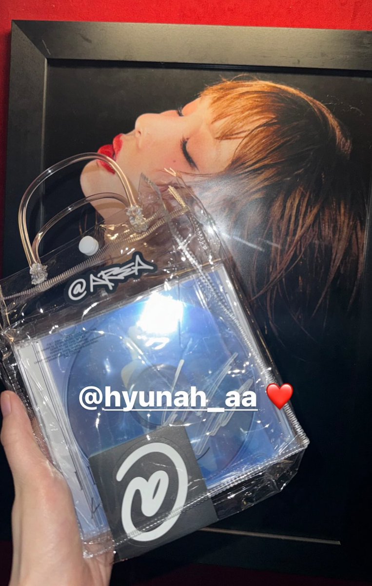 devitabrasil's tweet image. DeVita (@lilchoster)  foi no listening party do EP [Attitude] da HyunA. 

#DeVita