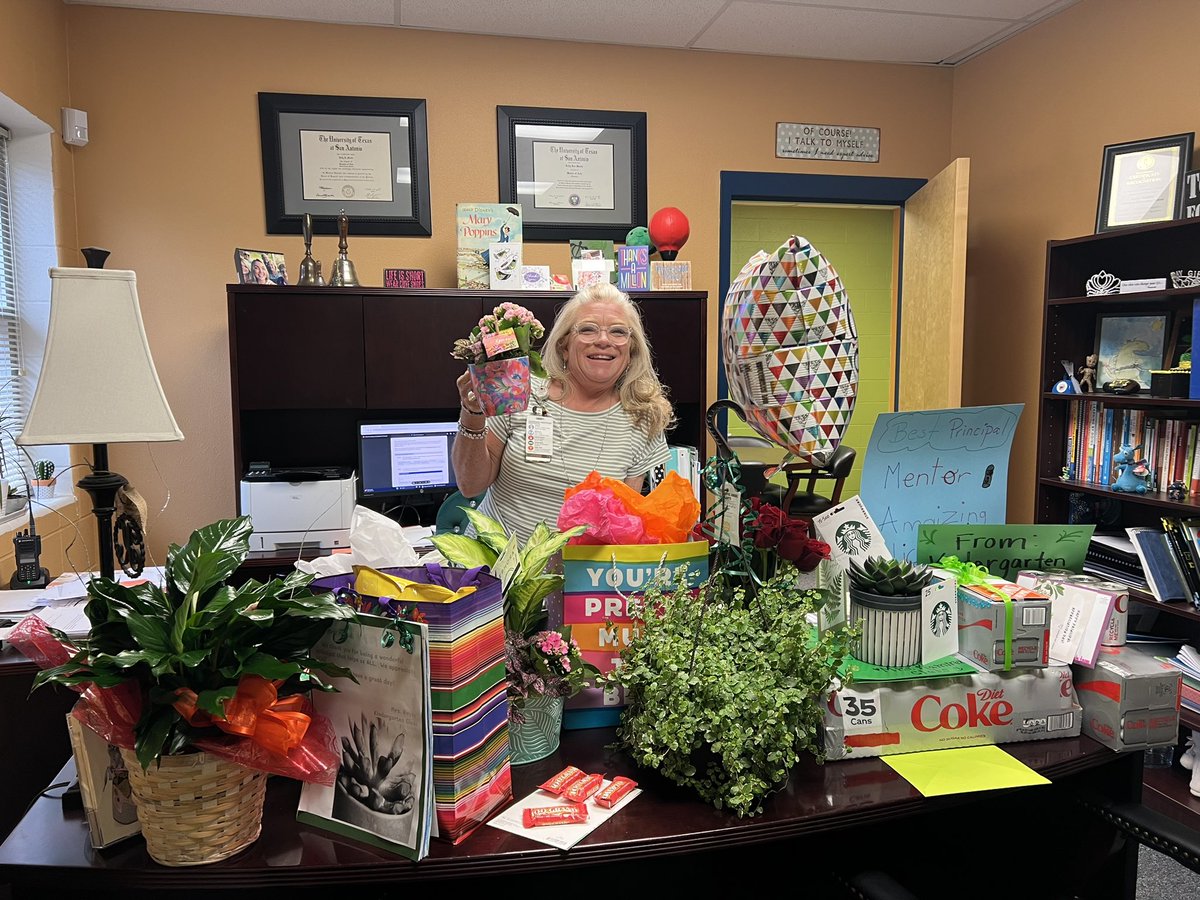 Happy Principal’s Day to our amazing leader @KellyMantle4! She is always positive and leads with grace. We hope you had a great day Mrs. Mantle! @NISD