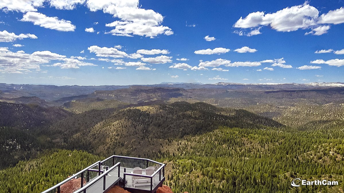 Welcome to Duck Creek Village! EarthCam and @Zen_Nest have partnered to bring you to beautiful southern Utah. Duck Creek Village is known as the gateway to 3 National Parks, 5 National Monuments & unlimited outdoor adventures. Watch live: earthcam.com/usa/utah/duckc…