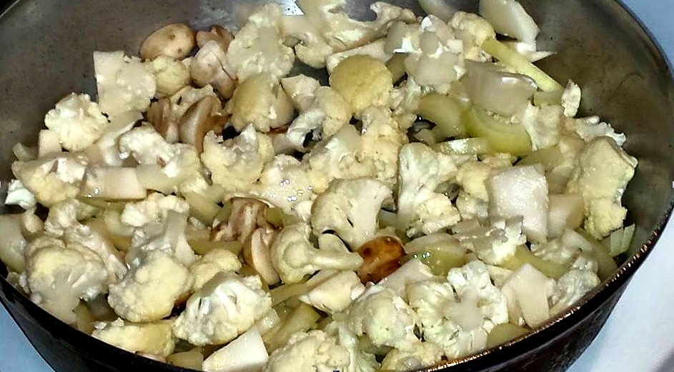 Cauliflower and mushroom pangratatto, on the way. .