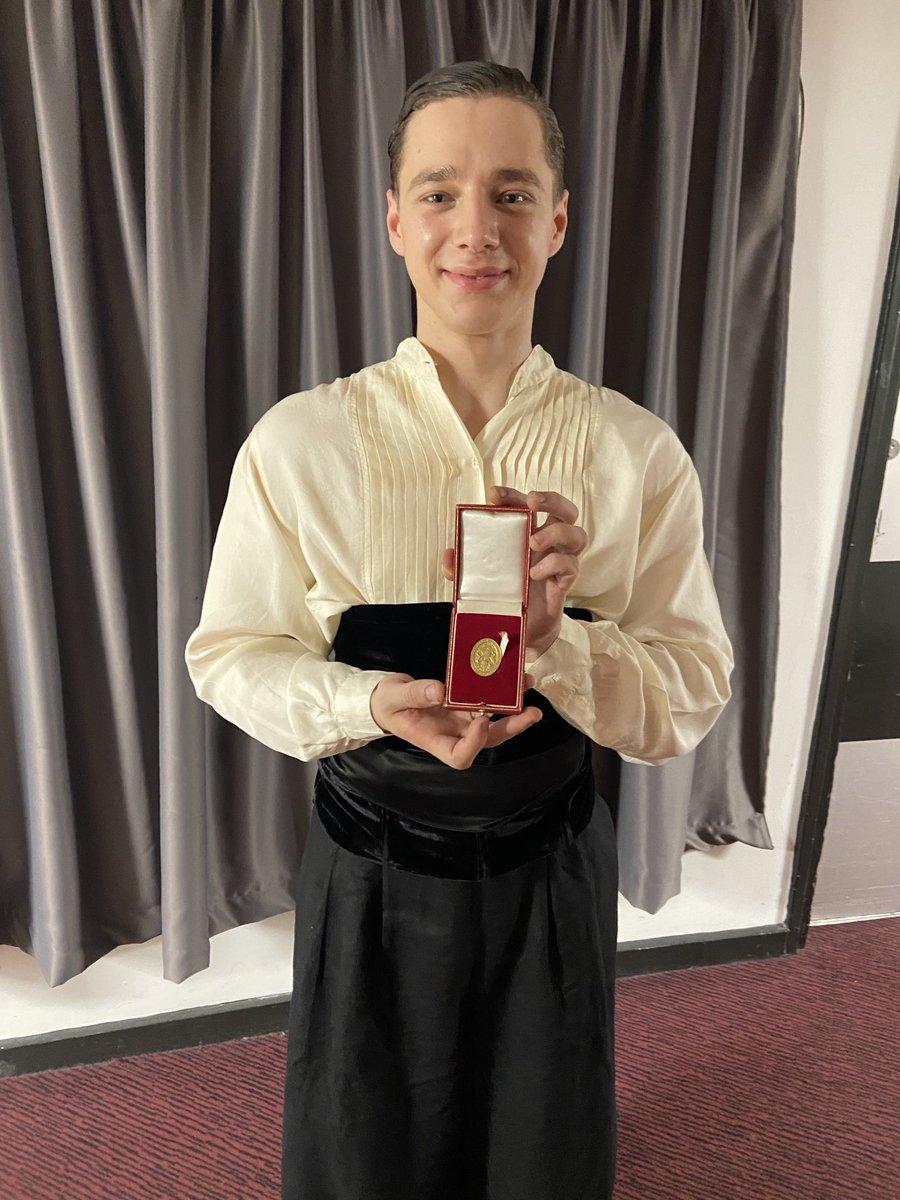 Congratulations 🥂🍾🥇to exceptional bassist Strahinja Mitrovic for winning the ⁦@guildhallschool⁩ Gold Medal ⁦@BarbicanCentre⁩ & thanks to finalists Heather Brook, Kosuke Shirai, conductor ⁦@jonathanbloxham⁩ & Guildhall SO for a dazzling concert 🙏🏼