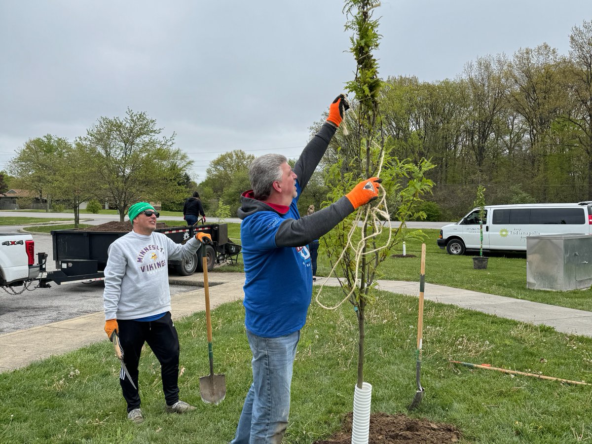 Jake Greene Park is looking greener thanks to 40 volunteers from @NextGearCapital! 🌳 This planting was sponsored by NextGear Capital by @CoxAutomotive in partnership with @kabtweet. We look forward to seeing them again soon for future projects!