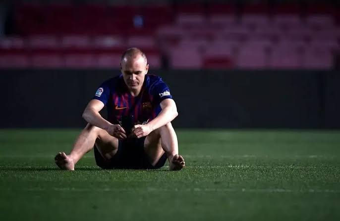 Seeing to much Iniesta disrespect everywhere. The greatest midfielder of the generation. Everything the beautiful game is about. The last of his kind. ❤️