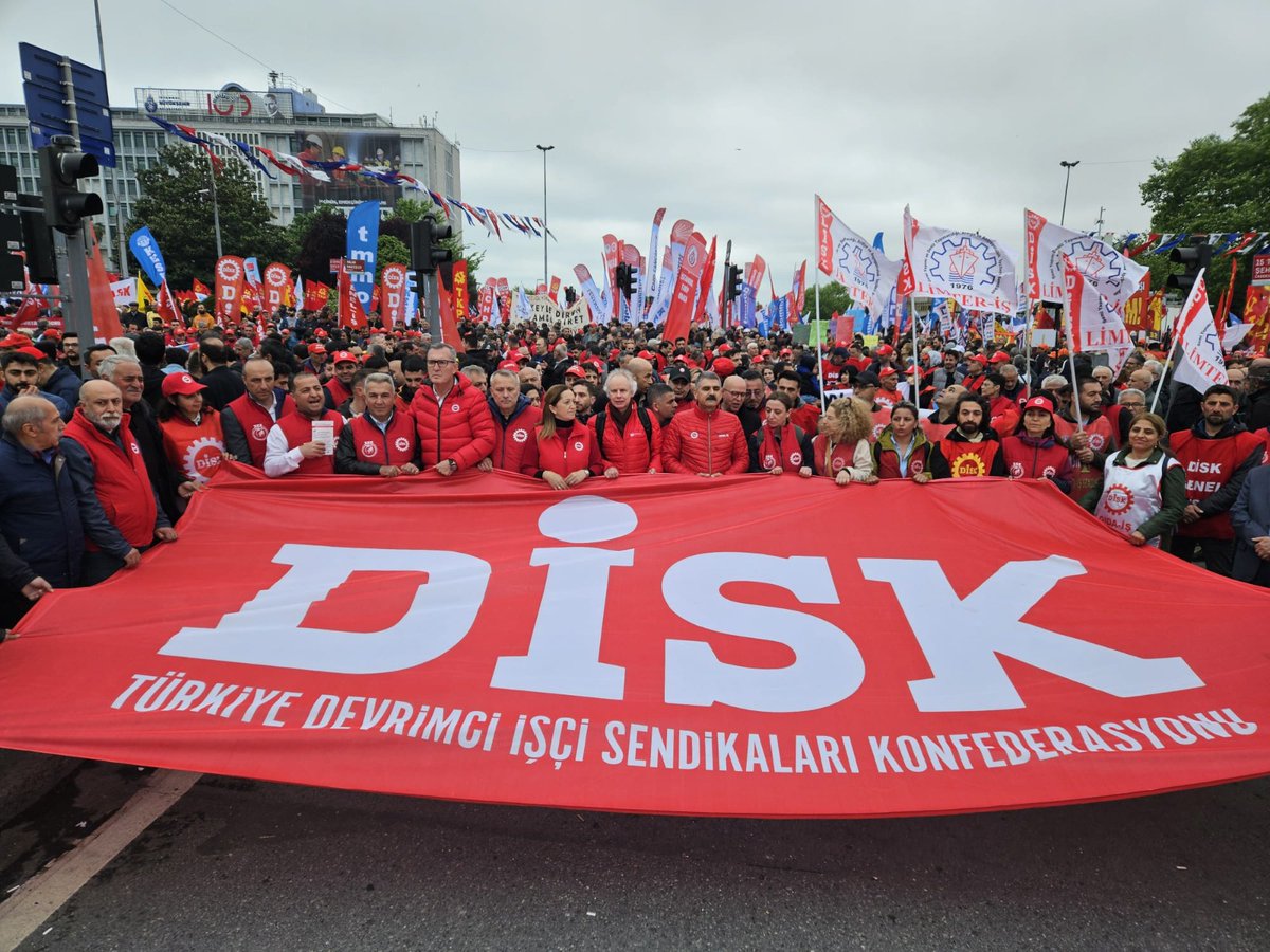 DİSK’ten 1 Mayıs açıklaması: Sorumluluktan kaçışın adı “bir dizi örgütsel ve teknik sorun” oldu sendika.org/2024/05/diskte…