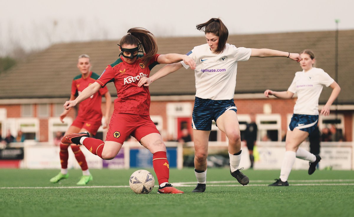 12' | #HAL 0-0 #WOL 

We're still goalless at the New Manor Ground, however Amber Hughes has twice tested Becky Flaherty in the Halifax goal with attempts that were well-saved.

#FAWNL