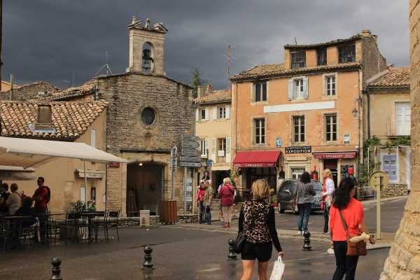 The hill town of #Gordes in #Provence buff.ly/4aLZY6U

#France 🇨🇵 #travel #photo