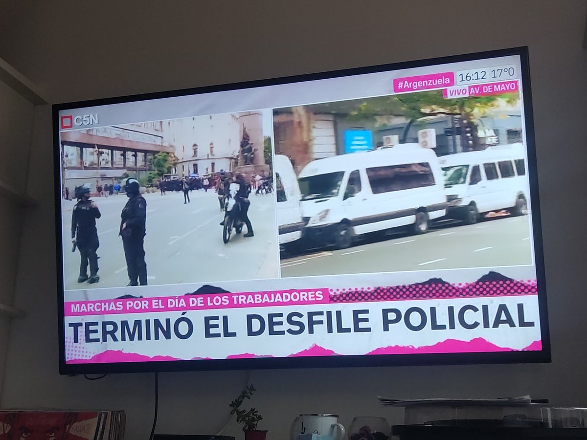 #Argenzuela 'Desfile'?! Laburantes son los policías CULORROTOS