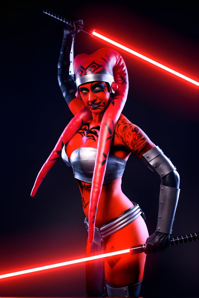 Darth Talon has arrived! I've wanted to do this cosplay for years but I held off until I could give this character the epic photo shoot she deserves. Huge shoutout to Jon Christian Ashby - Fine Art Portraiture for bringing Darth Talon to life🖤🔥🖤
#starwars #darthtalon