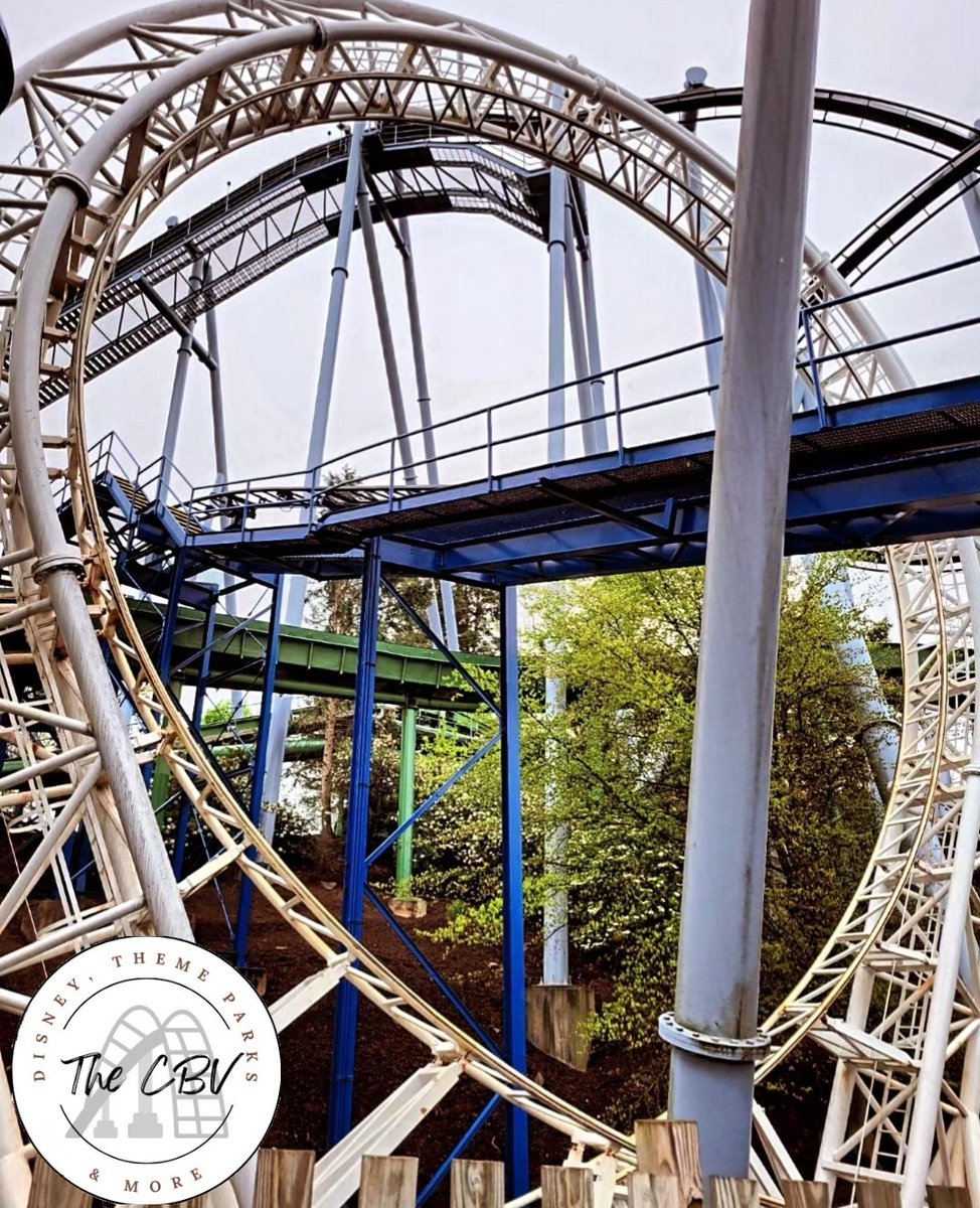 Can you ever go wrong with a classic Schwarzkopf looper? ♥️

@Hersheypark