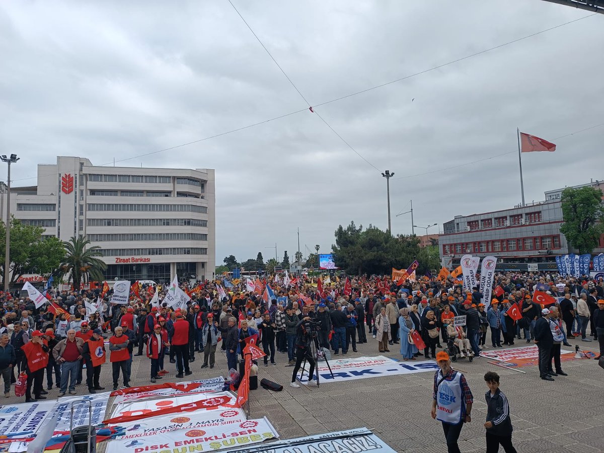 📍 Samsun Samsun’da 1 Mayıs Tertip Komitesi ve 1 Mayıs Bileşenleri çağrısıyla saat 13.00’te Cumhuriyet Caddesi üzerinde toplananlar cadde boyunca yürüdü sendika.org/2024/05/il-il-…