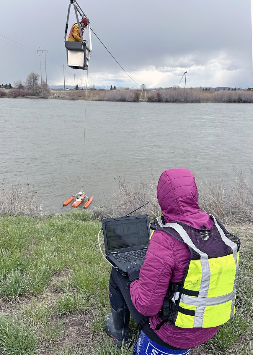 Crew out measuring Snake River streamflow near Idaho Falls: waterdata.usgs.gov/monitoring-loc…. #USGS #Idaho #streamflow