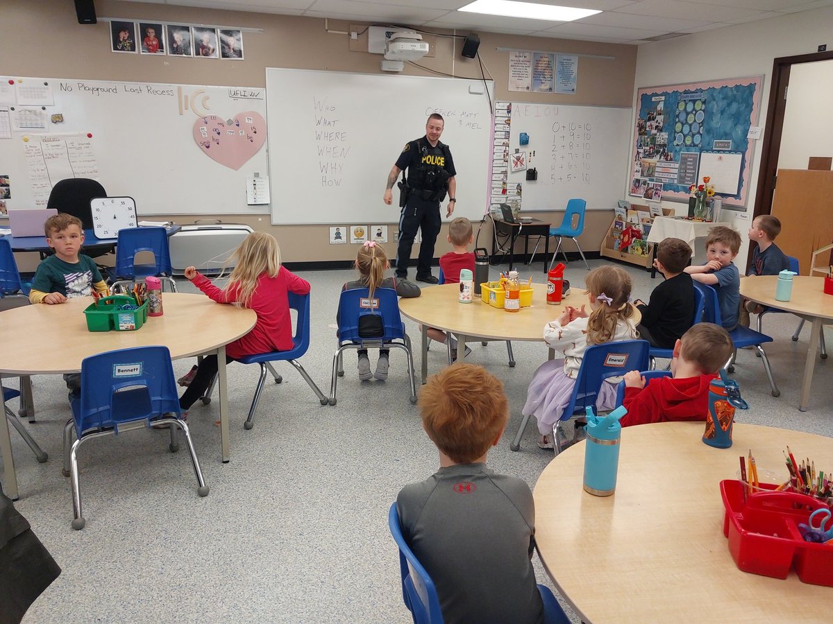 #SouthBruceOPP officers attended a school in Chepstow today to educate and engage primary students about community helpers.   PC Thorpe took time to explain the role of police officers in our community. #youthengagement ^mb