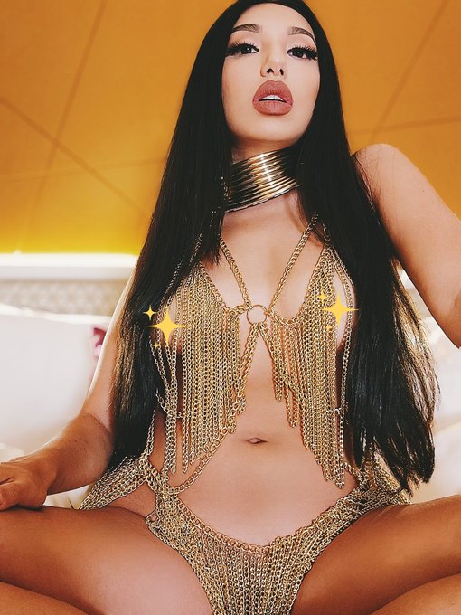 Retweet and Tribute if you worship your Goddess 👑✨️ https://t.co/VkkXjpez7Q