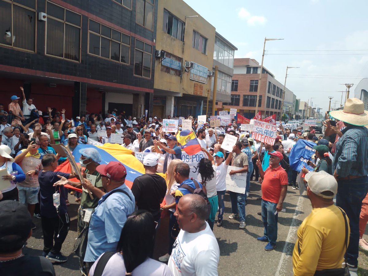 Rechazamos los actos violentos dirigido por el gobierno. Por pensar diferente.  Seguimos protestando pacíficamente, defendiendo nuestros derechos