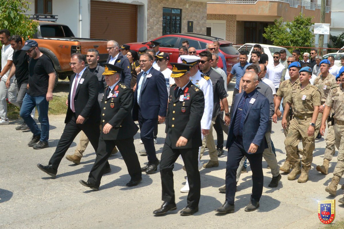 Jandarma Genel Komutan Yardımcımız Korgeneral Sayın Halis Zafer KOÇ, 30 Nisan 2024 tarihinde Şehit olan kahraman silah arkadaşımız J.Asb.Çvş. Mustafa ŞEN’in cenaze törenine katılmıştır. 📍Antalya 🗓️01 Mayıs 2024