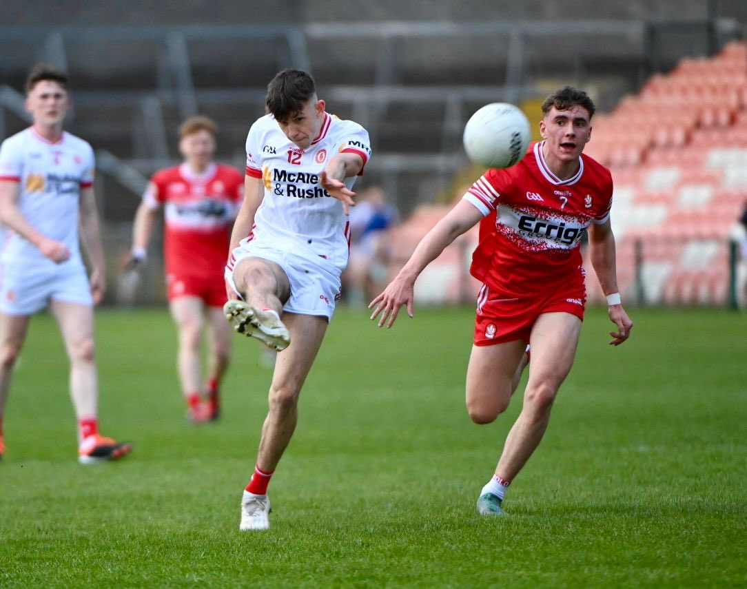 It’s beginning to get tense here in the @UlsterGAA U20 final. @TyroneGAALive lead 1-8 to 2-4 early in second half. Pic by Michael Cullen.