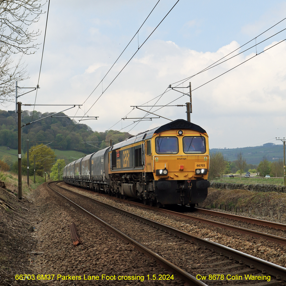 66703 6M37 Parkers Lane Foot crossing 1.5.2024
GBRF diesel locomotive 66703 approaches a foot crossing over the railway at the end of Parkers Lane in Low Utley near Keighley in the Aire valley in West Yorkshire. @GBRailfreight @railexpress @Gonders @BrianNe08342467 #shedwatch