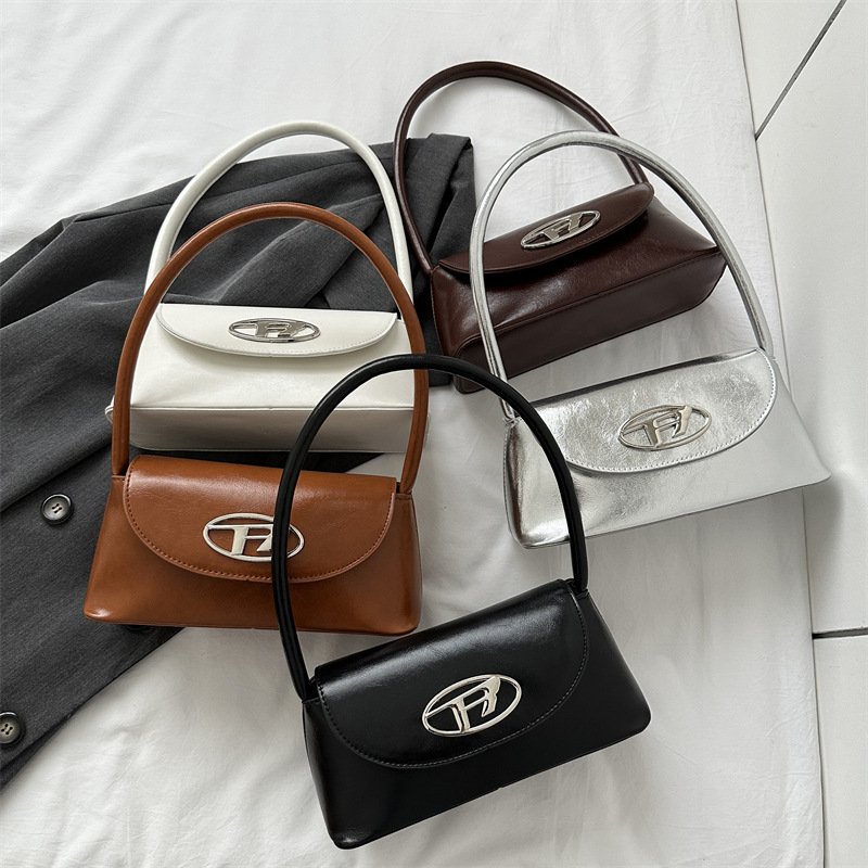 New in Luxe D Shoulder bag Black, brown, white, silver, and coffee brown. ✨Price - 14,500 Naira