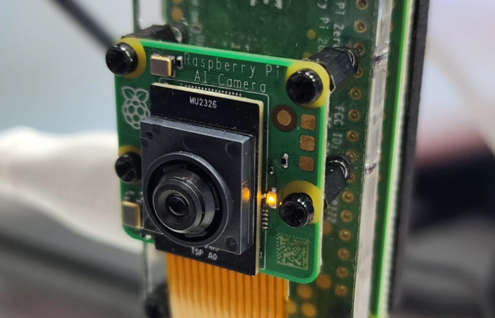 Raspberry Pi gaf een voorproefje van een nog niet aangekondigde AI-cameramodule op #embeddedworld 2024, een samenwerking met Sony met 'on-module processing' en compatibel met de Raspberry Pi-serie. elektormagazine.nl/news/raspberry…
#raspberrypi