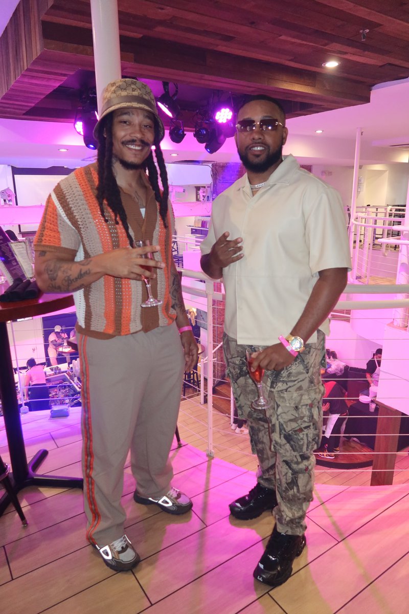 💯🤝🏽 <a href="/_Twinsetter/">Himothymims</a>