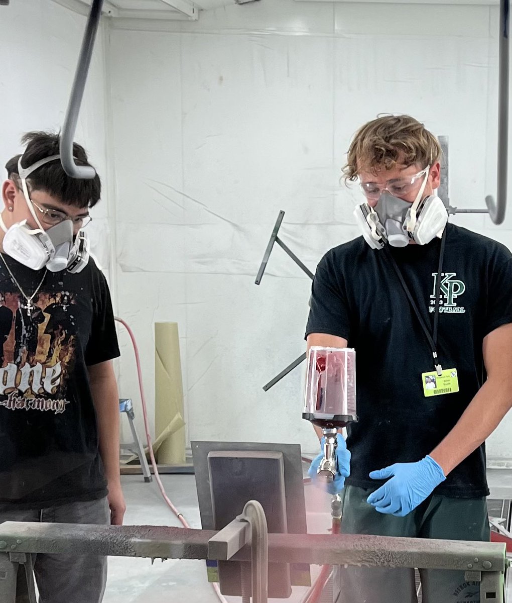 KphsAuto's tweet image. KPHS Refinishing seniors teaching the 1st year students how it’s done. 
@HumbleISD_KPHS 
@HumbleISD_CTE 
@HumbleISD