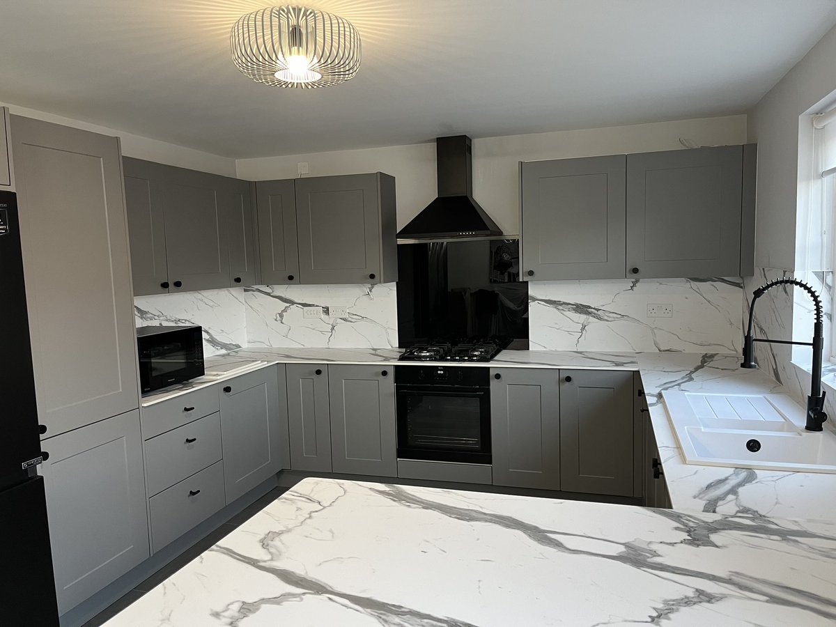 Our latest completed project😍😍😍 we just love these 12mm thick composite worktops with the dust grey shaker doors. lussobedrooms@outlook.com 07766410805 or 07768595755 lussobedrooms.com #Glasgow #Wallacefields #Maidenhill #Broomhouse #Ellingwood #Landsdale #Lussobedrooms