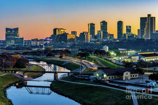Colorful Sunrise Over Fort Worth Skyline t2m.io/CKXrVqhQ #FortWorthSkyline #Texas #TrinityRiver #interior #homedecor #art #photography #wallart #fineart #photography #officedecor #downtownFortWorth #buyart #ayearforart 
t2m.io/rJNmEWJD