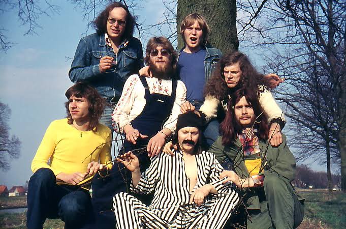 #top200progartists
134: Grobschnitt
You don’t have to be eccentric to be a prog musician but it does help. Grobschnitt certainly were one of the most entertaining Krautrock bands (and that’s saying something!) with their humorous psychedelic space rock. 
#ProgRock